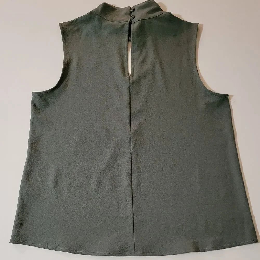 Paper Crane Keyhole Neckline Tank Blouse - Picture 8 of 9